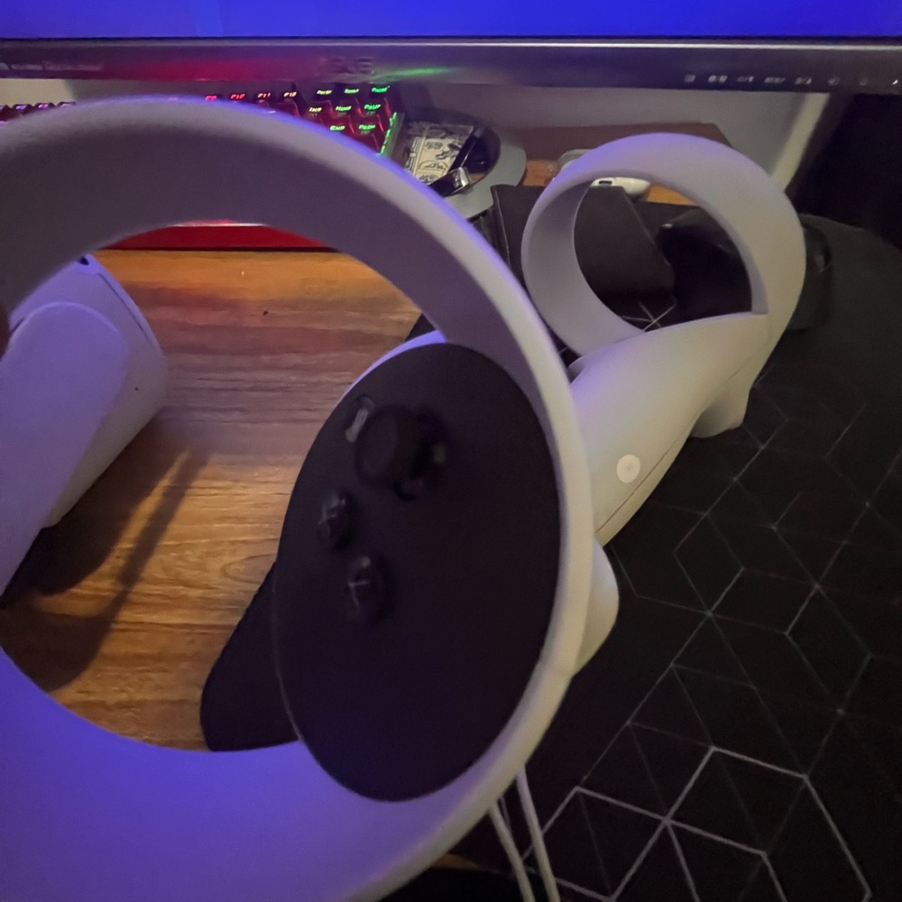 VR META QUEST 2 - Picture 3 of 11